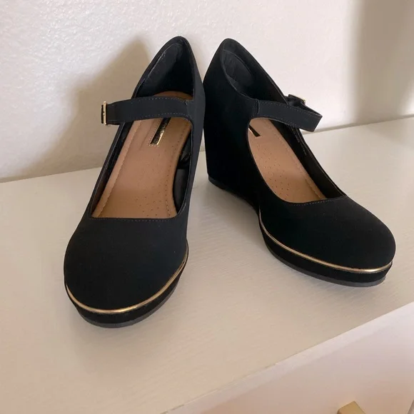 Chic Black Wedge Mary Jane Shoes - Picture 3 of 3